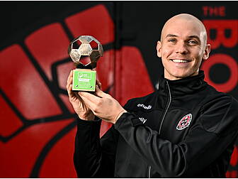 Kelly scoops Player of the Mon...